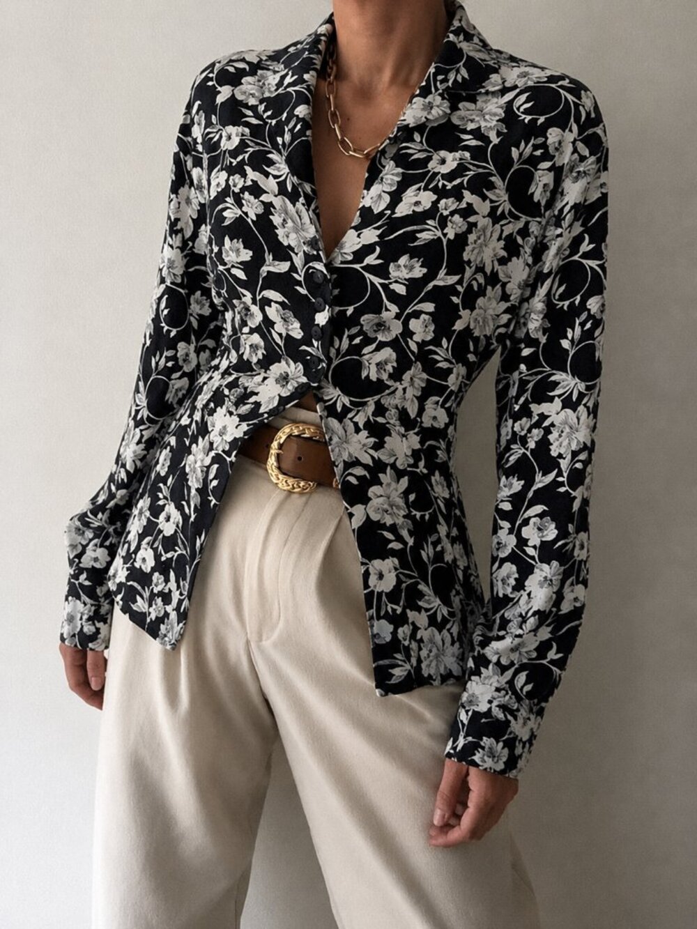 Vintage Floral Blouse Size Medium Black White Long Sleeve (z)